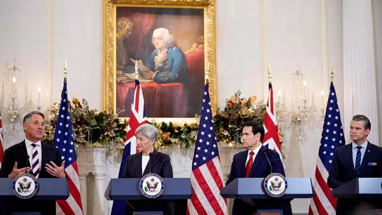 Ngoại trưởng Mỹ Marco Rubio, Bộ trưởng Chiến tranh Pete Hegseth tiếp đón Ngoại trưởng Australia Penny Wong và Phó Thủ tướng kiêm Bộ trưởng Quốc phòng Richard Marles, ngày 8/12 tại thủ đô Washington, D.C. (Nguồn: Daily Telegraph) Ngoại trưởng Mỹ Marco Rubio, Bộ trưởng Chiến tranh Pete Hegseth tiếp đón Ngoại trưởng Australia Penny Wong và Phó Thủ tướng kiêm Bộ trưởng Quốc phòng Richard Marles, ngày 8/12 tại thủ đô Washington, D.C. (Nguồn: Daily Telegraph)