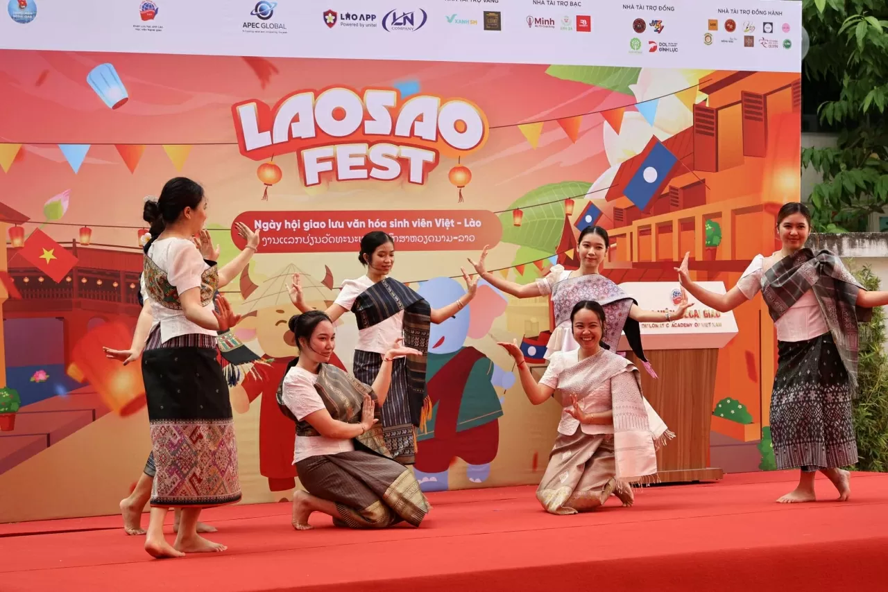 Thế hệ trẻ góp phần vun đắp quan hệ hữu nghị vĩ đại, đoàn kết đặc biệt Việt Nam-Lào Thế hệ trẻ góp phần vun đắp quan hệ hữu nghị vĩ đại, đoàn kết đặc biệt Việt Nam-Lào