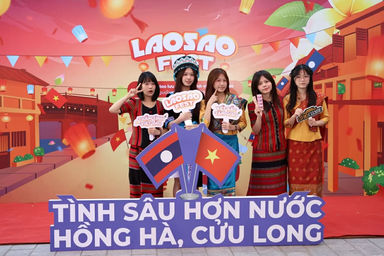 Thế hệ trẻ góp phần vun đắp quan hệ hữu nghị vĩ đại, đoàn kết đặc biệt Việt Nam-Lào Thế hệ trẻ góp phần vun đắp quan hệ hữu nghị vĩ đại, đoàn kết đặc biệt Việt Nam-Lào