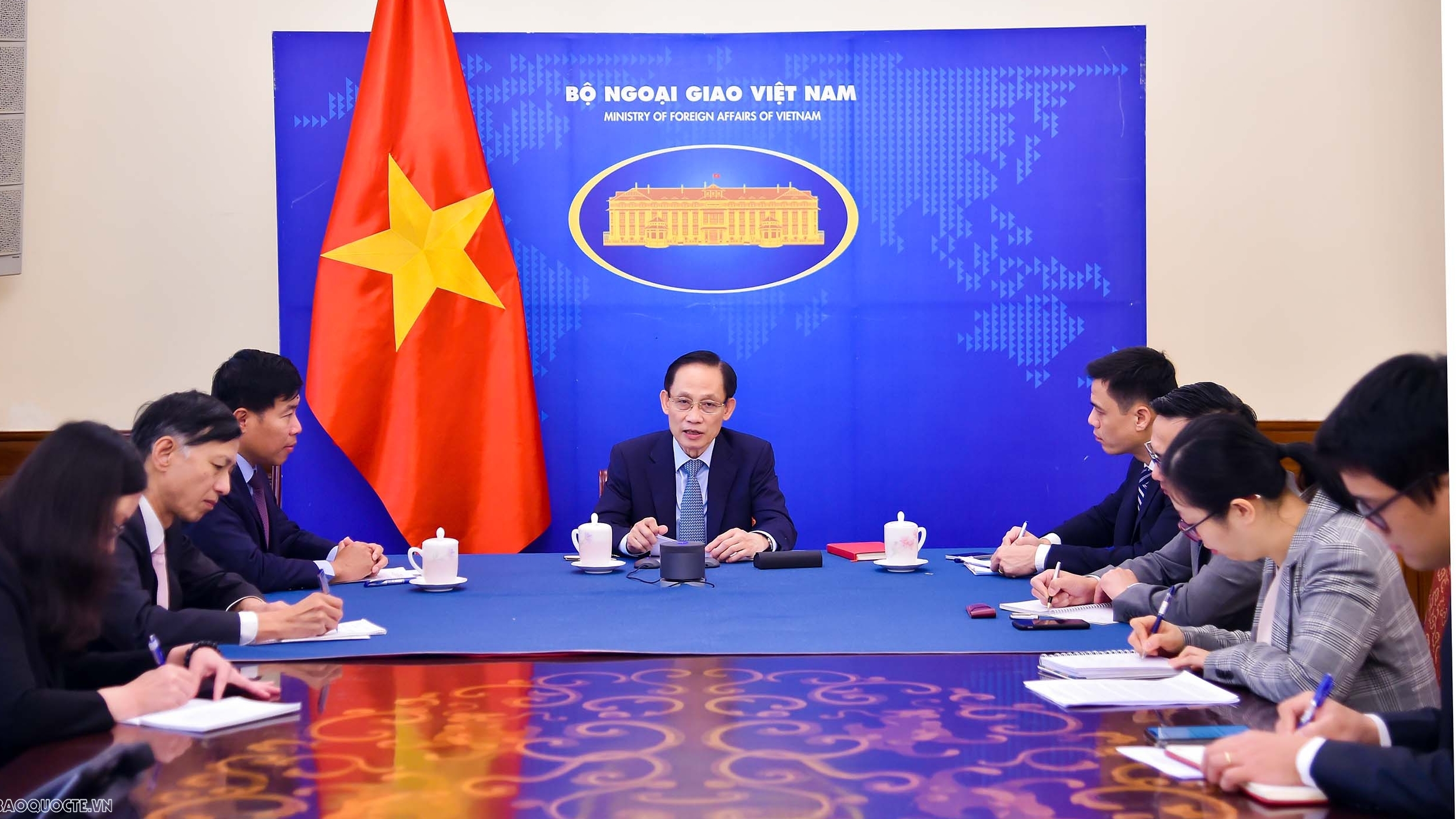 Bộ trưởng Ngoại giao Lê Hoài Trung điện đàm với Bộ trưởng Ngoại giao Philippines