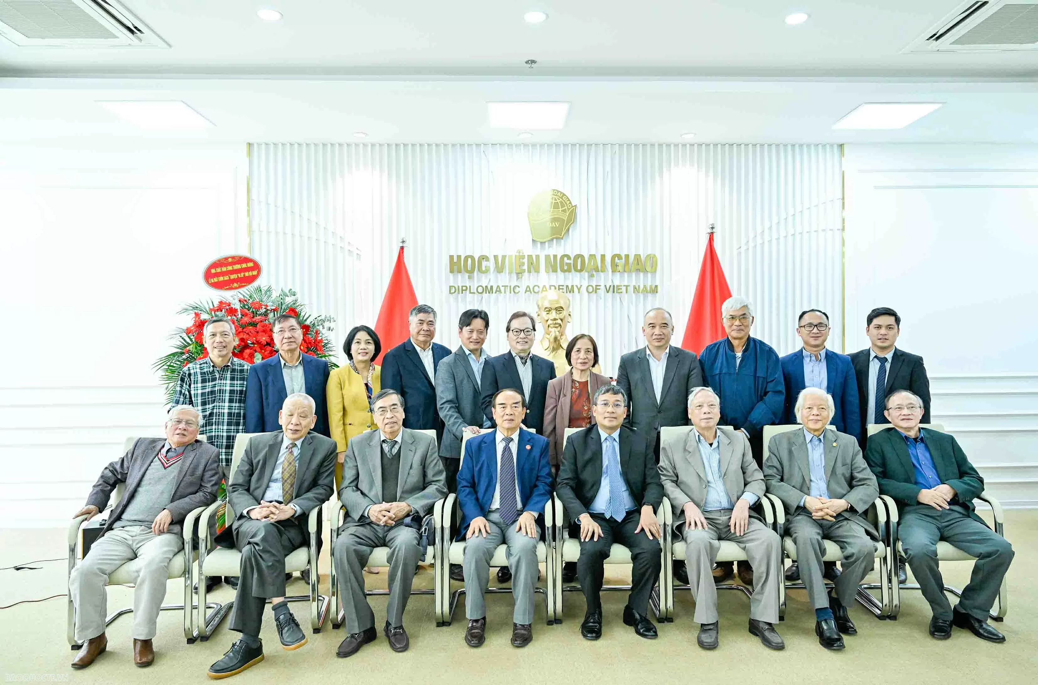 Chuyện đi sứ thời hội nhập