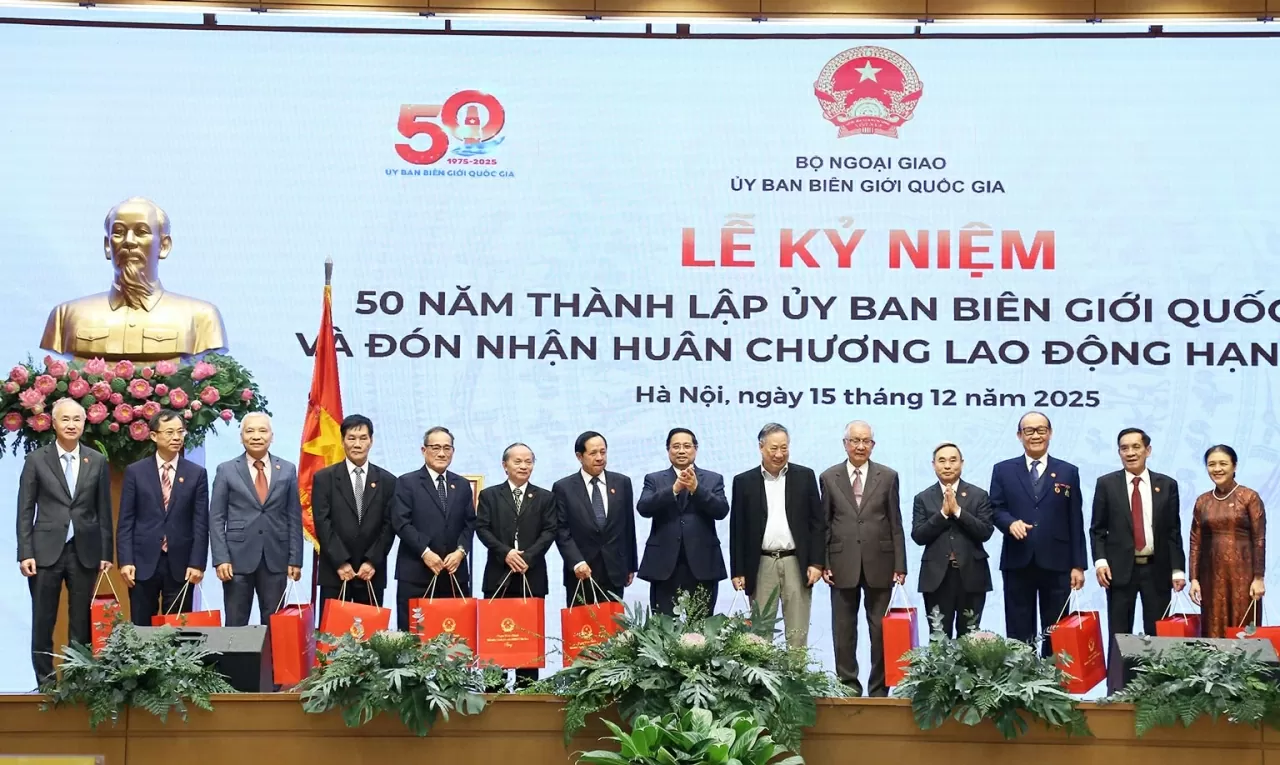 Lễ kỷ niệm 50 năm thành lập Ủy ban Biên giới quốc gia và đón nhận Huân chương Lao động hạng Nhất: Tự hào với sứ mệnh thiêng liêng Lễ kỷ niệm 50 năm thành lập Ủy ban Biên giới quốc gia và đón nhận Huân chương Lao động hạng Nhất: Tự hào với sứ mệnh thiêng liêng