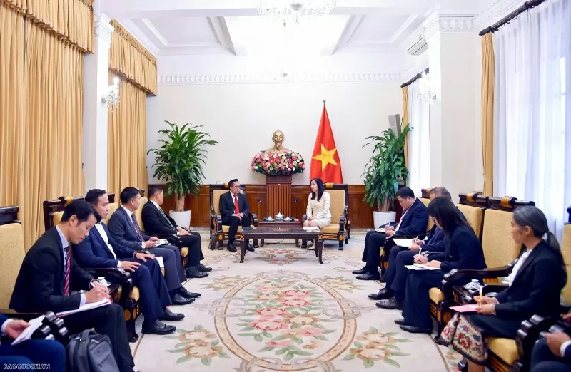 Thứ trưởng Ngoại giao Lê Thị Thu Hằng tiếp đoàn Vụ Báo chí, Bộ Ngoại giao Lào