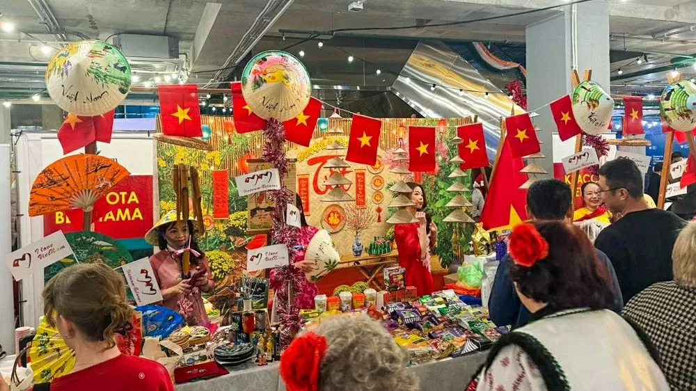 Việt Nam tham gia Hội chợ Giáng sinh từ thiện quốc tế Minsk 2025 Việt Nam tham gia Hội chợ Giáng sinh từ thiện quốc tế Minsk 2025