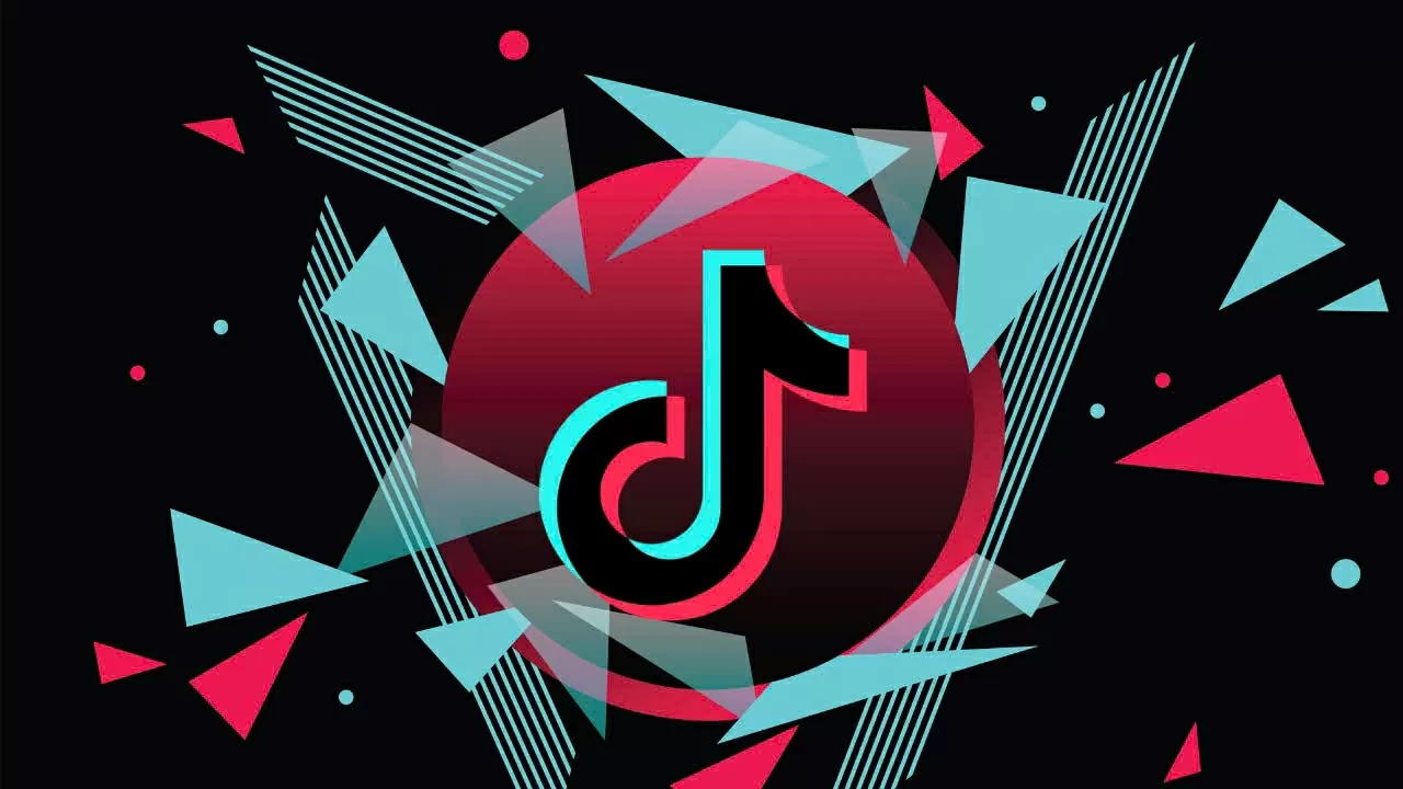 Mở TikTok trên điện thoại.