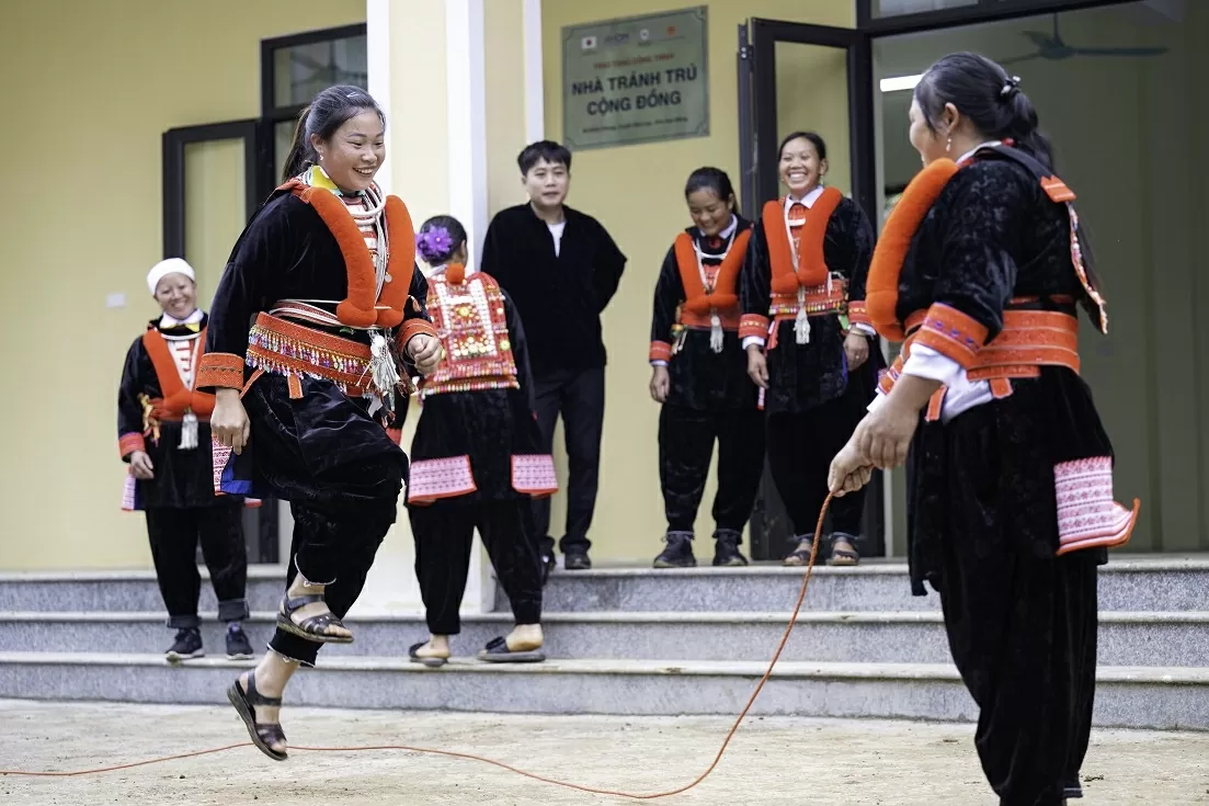 Các dân tộc bình đẳng, đoàn kết, giúp đỡ nhau cùng phát triển