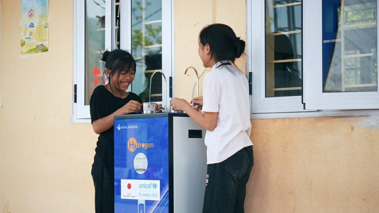 Nhật Bản đóng góp 1,5 triệu USD thông qua IOM và UNICEF để cứu trợ khẩn cấp và phục hồi sau thiên tai tại Việt Nam Nhật Bản đóng góp 1,5 triệu USD thông qua IOM và UNICEF để cứu trợ khẩn cấp và phục hồi sau thiên tai tại Việt Nam