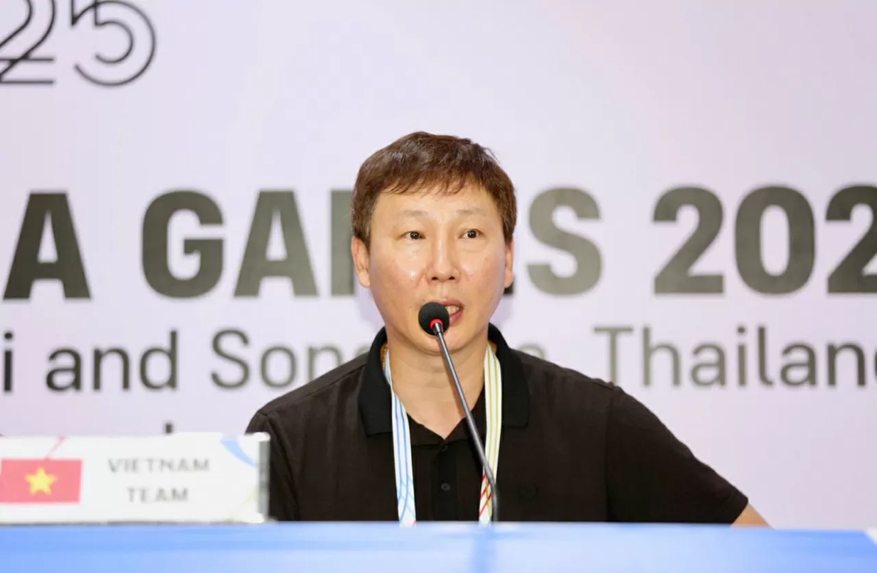HLV Kim Sang Sik thắng 100% ở các trận chung kết