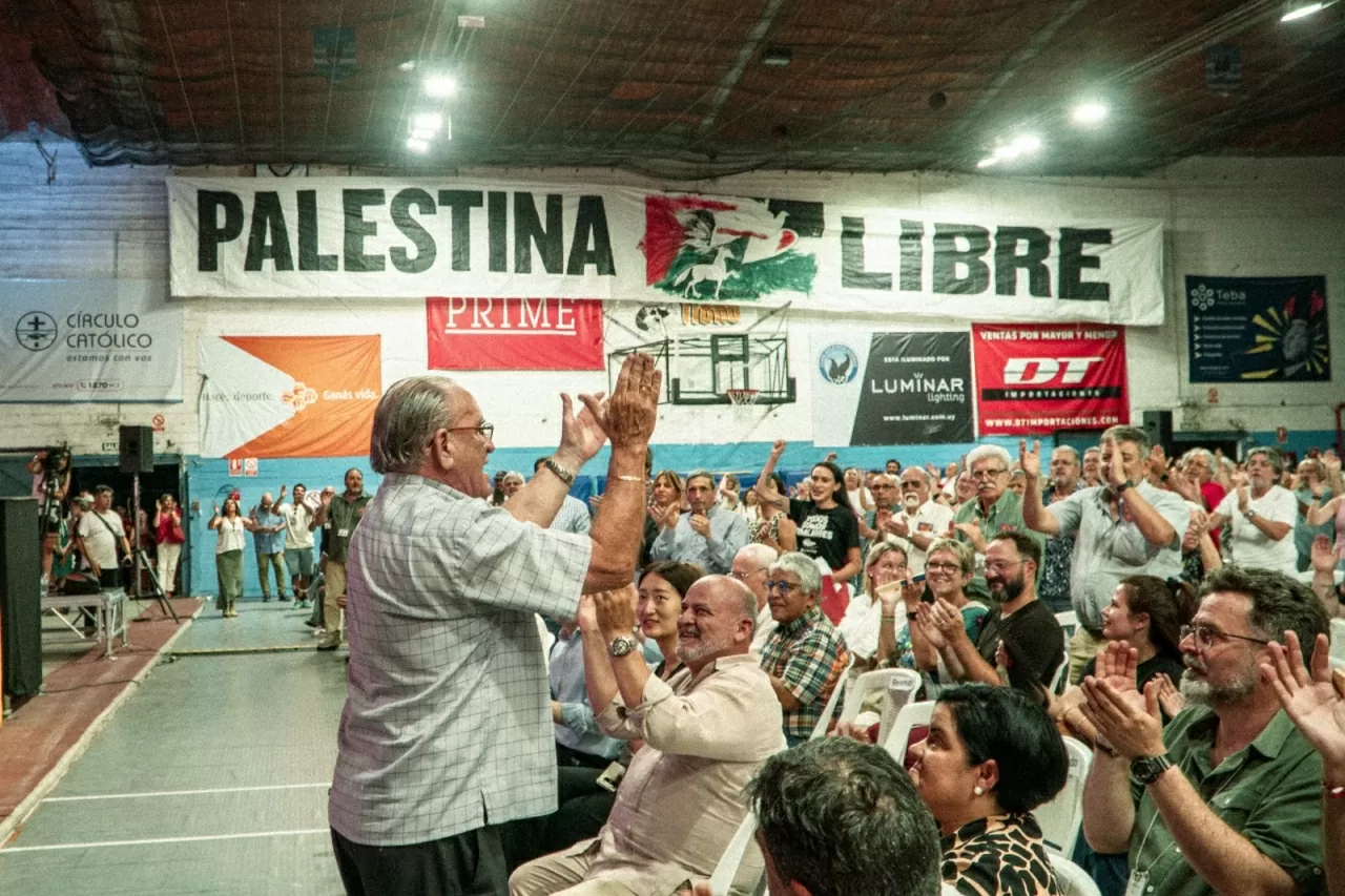 Bác Hồ và Việt Nam luôn là tấm gương cách mạng của những người cộng sản Uruguay Bác Hồ và Việt Nam luôn là tấm gương cách mạng của những người cộng sản Uruguay