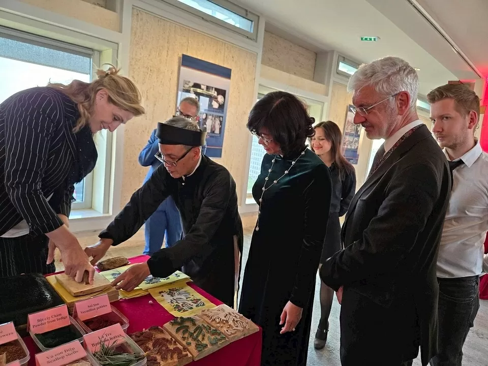 51-12-Baiphu: Khi ngoại giao văn hóa thắp sáng di sản 51-12-Baiphu: Khi ngoại giao văn hóa thắp sáng di sản