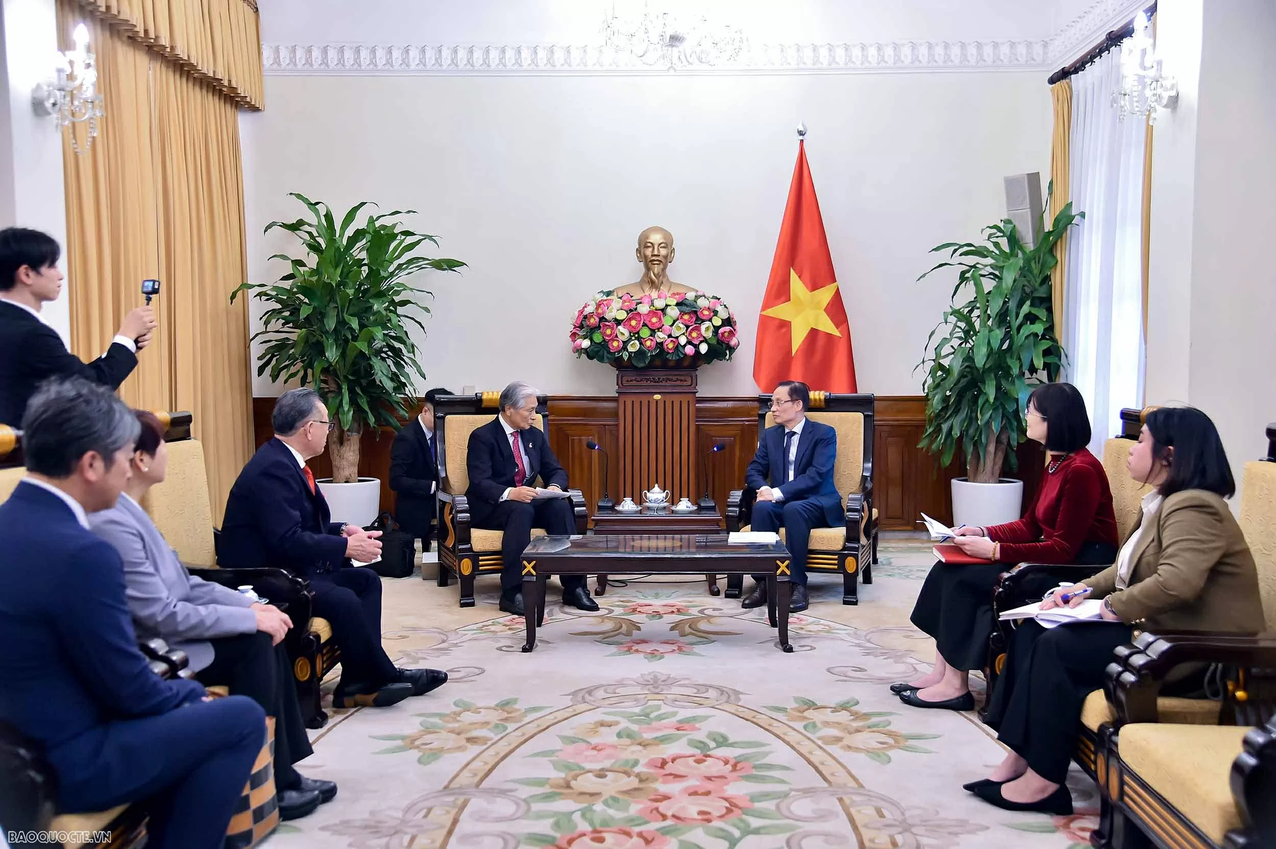 Bộ trưởng Ngoại giao Lê Hoài Trung tiếp Thống đốc tỉnh Tochigi (Nhật Bản) Bộ trưởng Ngoại giao Lê Hoài Trung tiếp Thống đốc tỉnh Tochigi (Nhật Bản)