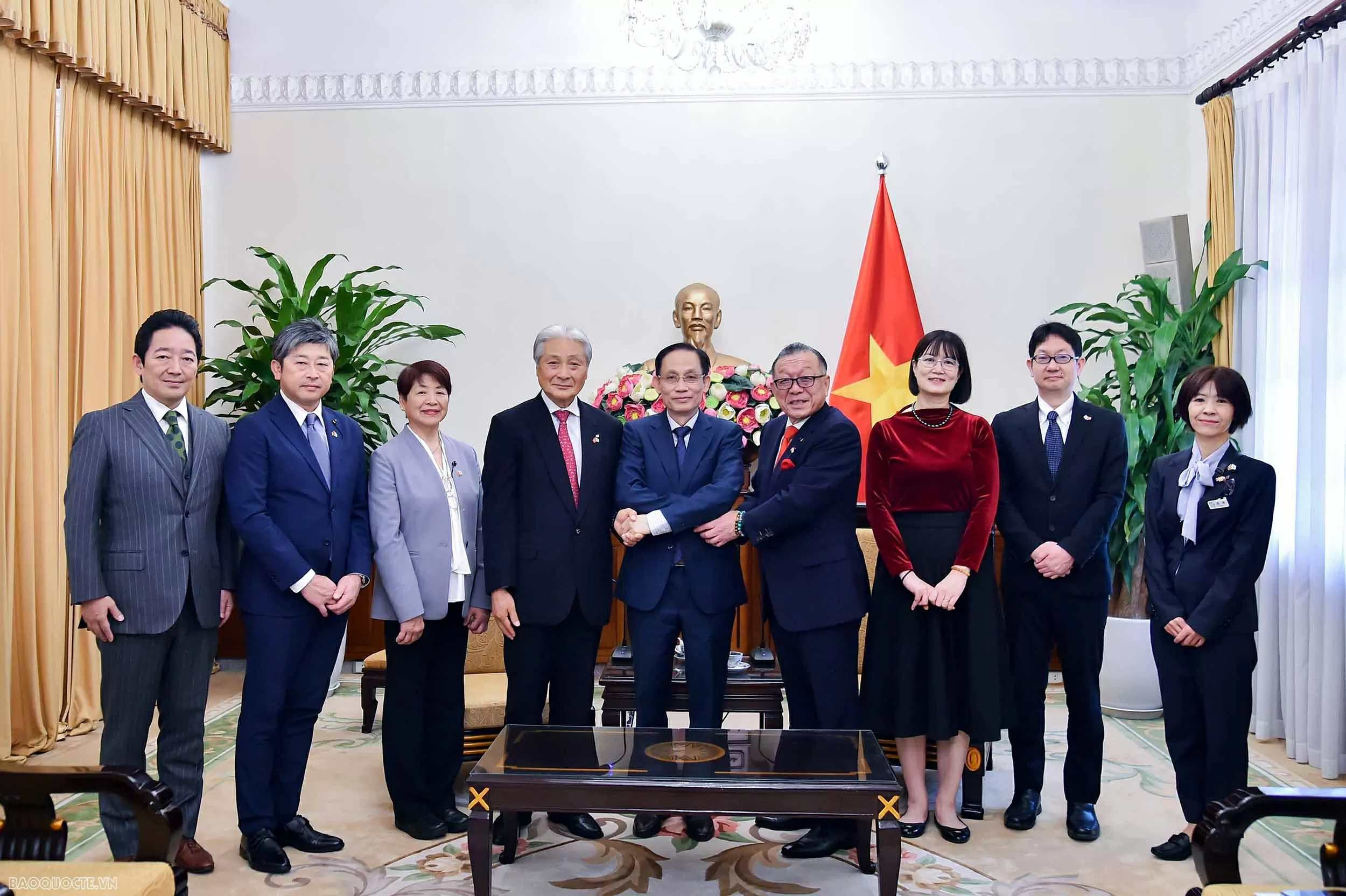 Bộ trưởng Ngoại giao Lê Hoài Trung tiếp Thống đốc tỉnh Tochigi (Nhật Bản) Bộ trưởng Ngoại giao Lê Hoài Trung tiếp Thống đốc tỉnh Tochigi (Nhật Bản)