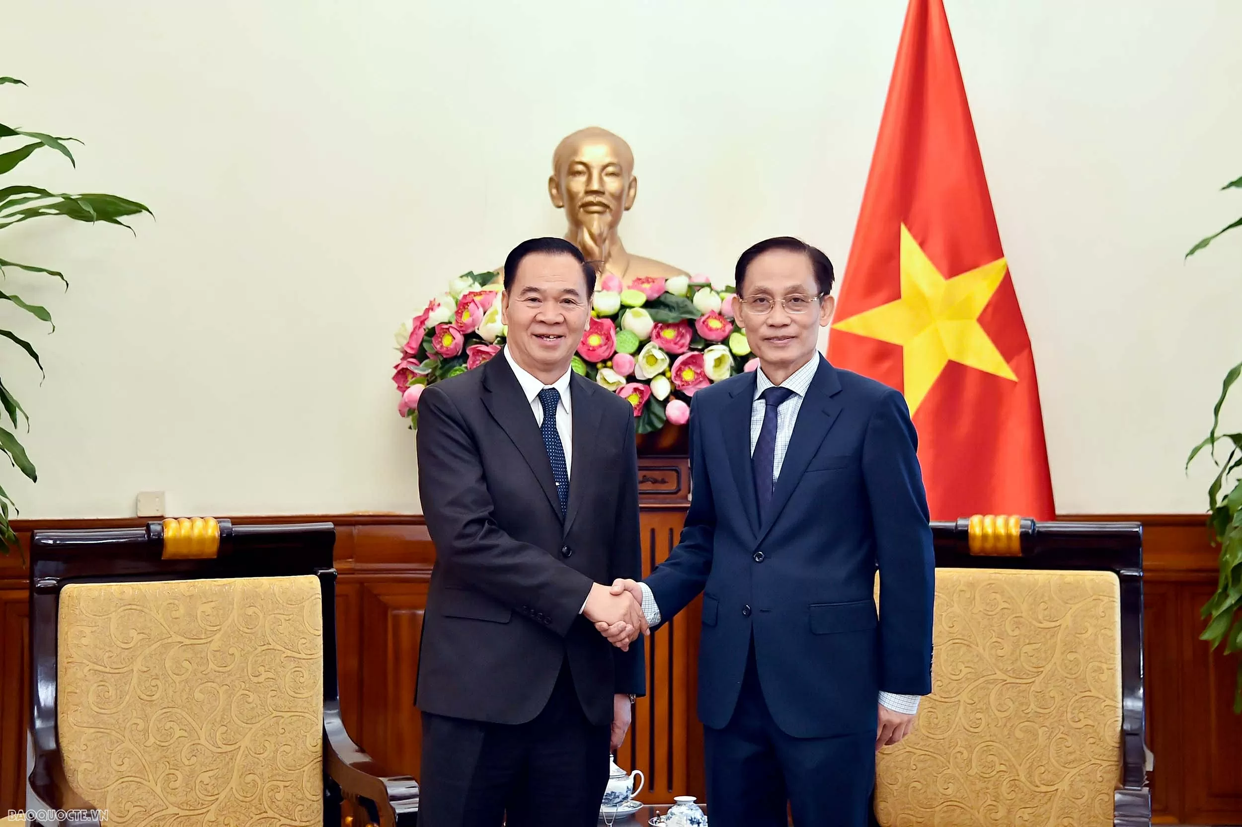 Bộ trưởng Ngoại giao Lê Hoài Trung tiếp Bộ trưởng Bộ Giáo dục và Thể thao Lào Bộ trưởng Ngoại giao Lê Hoài Trung tiếp Bộ trưởng Bộ Giáo dục và Thể thao Lào