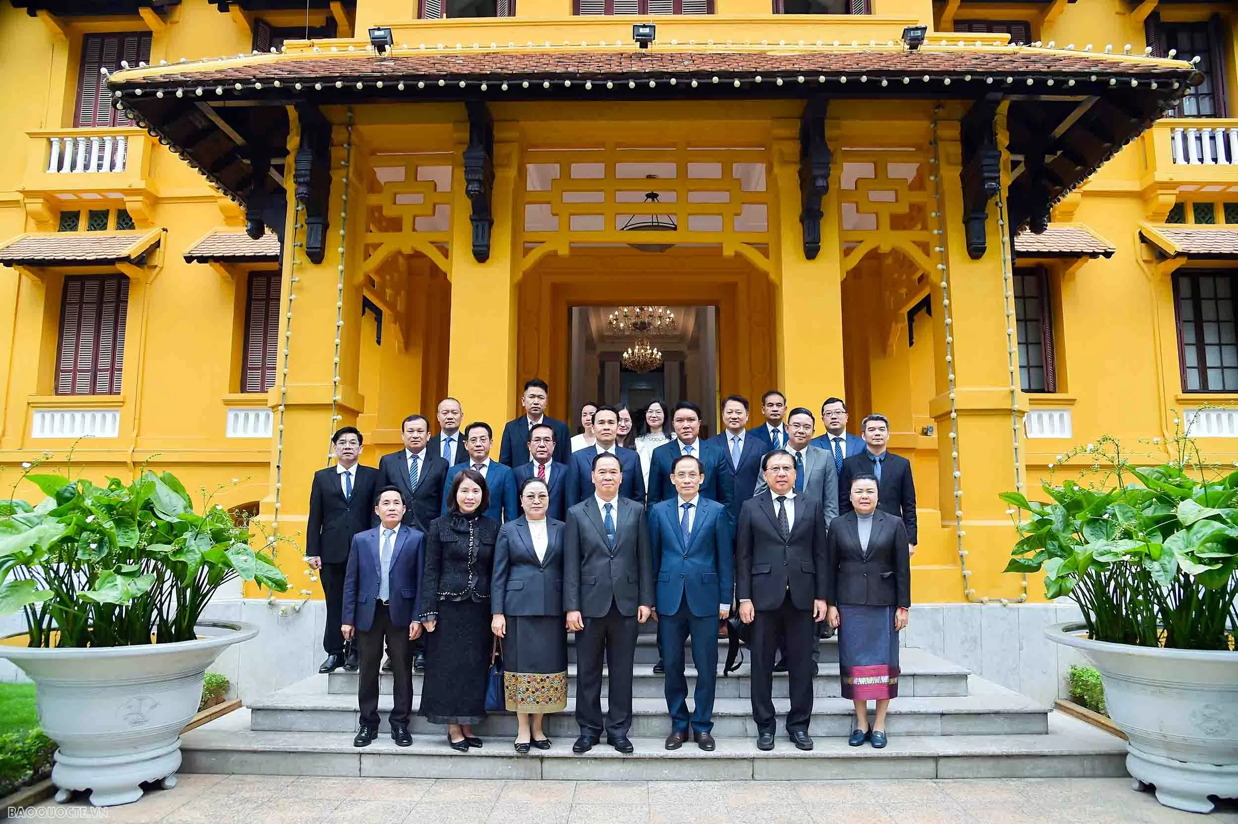 Bộ trưởng Ngoại giao Lê Hoài Trung tiếp Bộ trưởng Bộ Giáo dục và Thể thao Lào Bộ trưởng Ngoại giao Lê Hoài Trung tiếp Bộ trưởng Bộ Giáo dục và Thể thao Lào