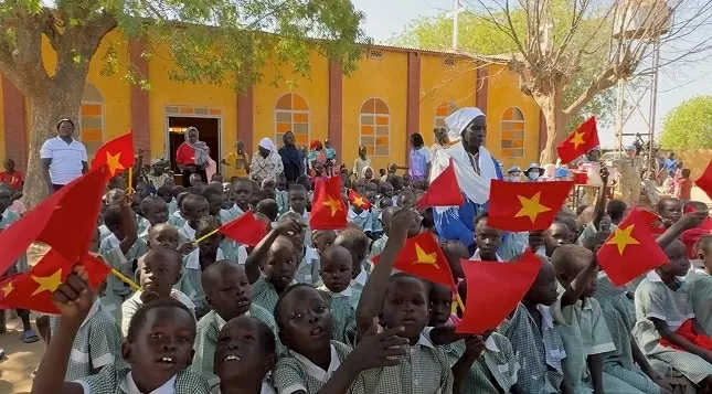 Tinh thần 'Đi dân nhớ, ở dân thương' của sĩ quan công binh Việt Nam