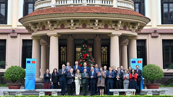 Deputy Prime Minister Tran Hong Ha receives EU diplomats in Vietnam