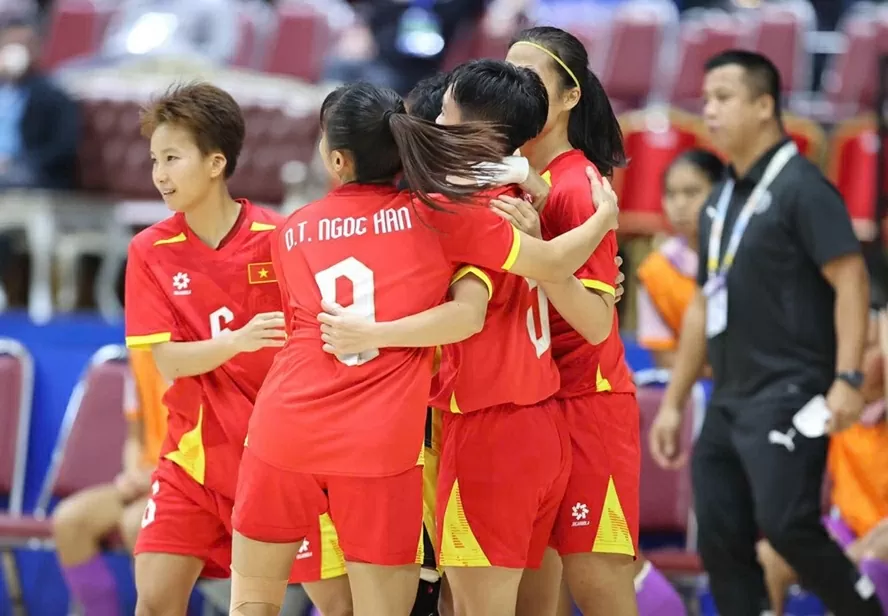 Đội tuyển Việt Nam giành vé đầu tiên vào trận chung kết futsal nữ SEA Games 33 Đội tuyển Việt Nam giành vé đầu tiên vào trận chung kết futsal nữ SEA Games 33