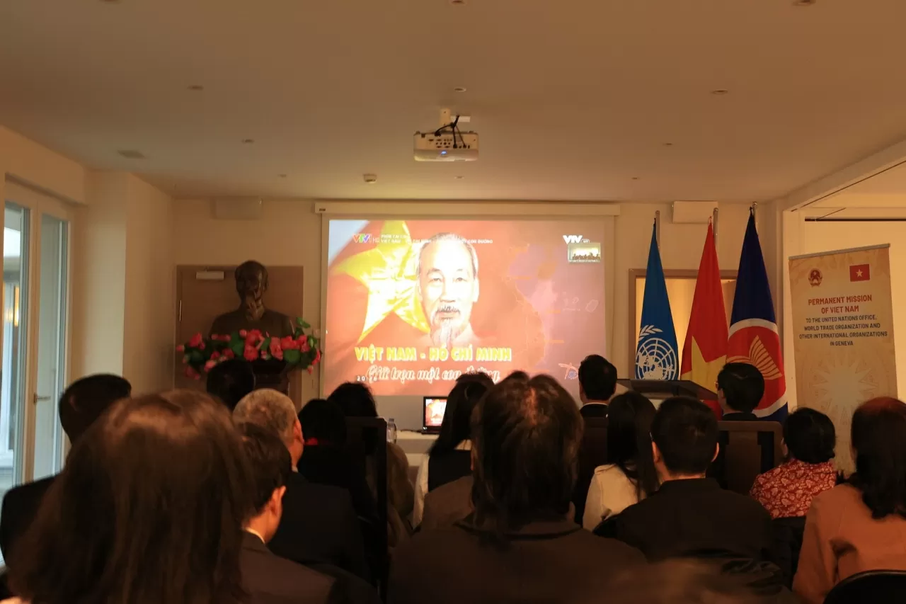Không khí trang trọng và xúc động tại Tọa đàm tôn vinh Chủ tịch Hồ Chí Minh tại Geneva Không khí trang trọng và xúc động tại Tọa đàm tôn vinh Chủ tịch Hồ Chí Minh tại Geneva