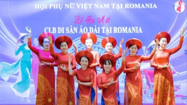 Ra mắt Câu lạc bộ Di sản Áo dài Việt Nam tại Romania