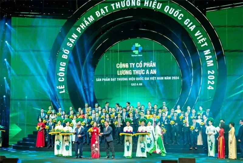 Đúng vậy, Gạo A An (AAN) đã được vinh danh là Thương hiệu Quốc gia Việt Nam năm 2024, một sự kiện diễn ra vào tối ngày 4/11/2024, khẳng định vị thế và chất lượng của thương hiệu gạo nà