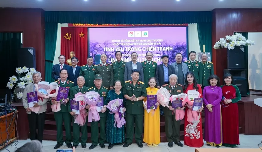 Trao thưởng Cuộc vận động viết và sưu tầm kỷ vật 'Tình yêu trong chiến tranh'