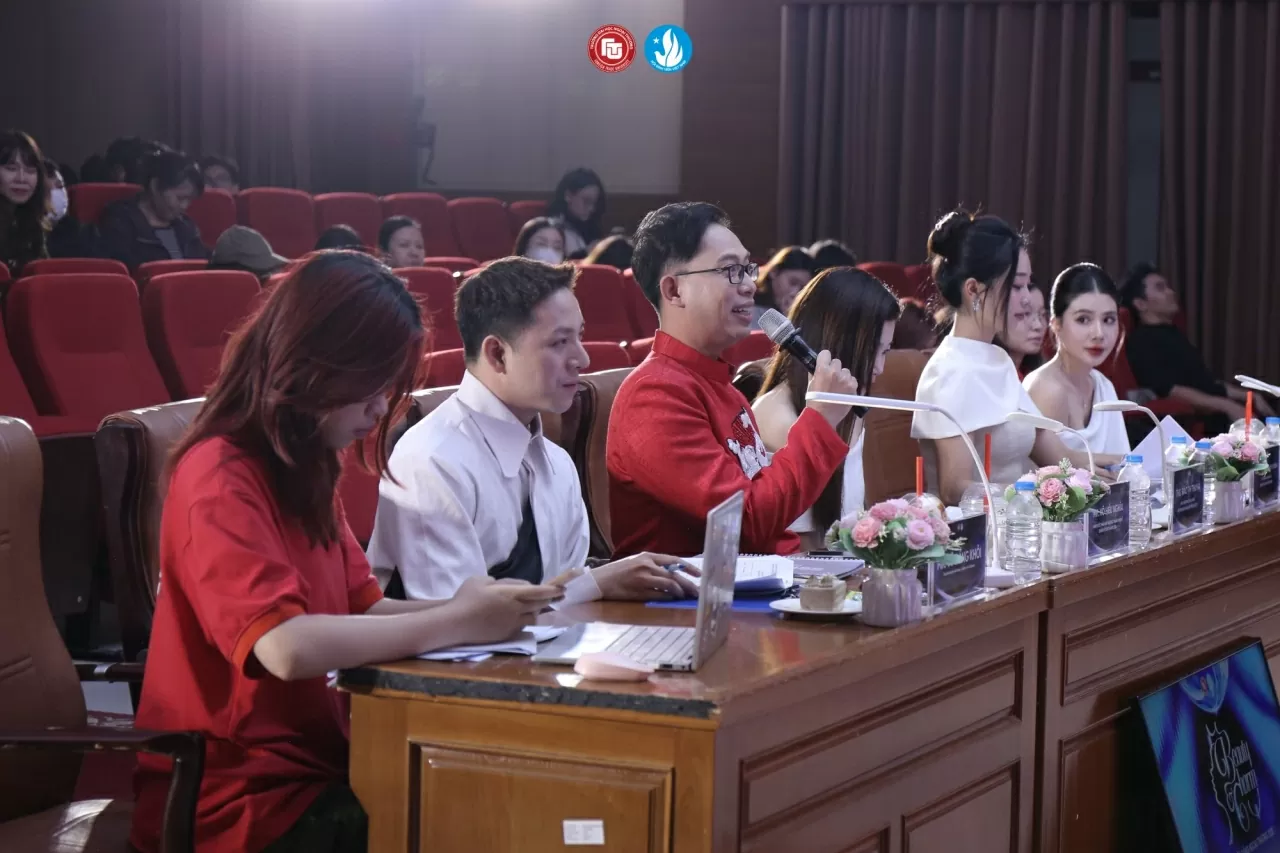 Rực rỡ nét đẹp và tài năng trong vòng khi sơ khảo Duyên dáng Ngoại thương Rực rỡ nét đẹp và tài năng vòng khi sơ khảo Duyên dáng Ngoại thương