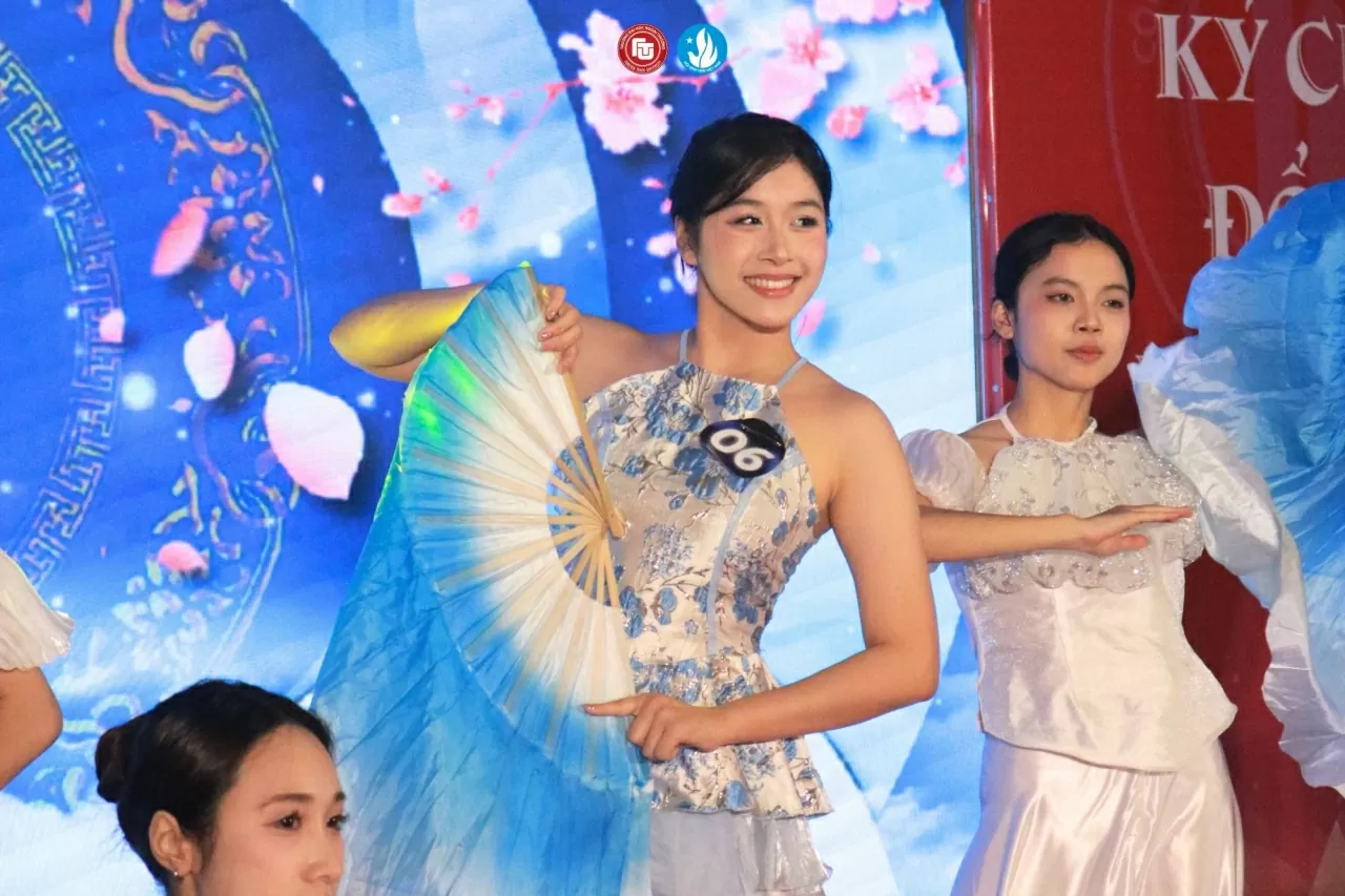 Rực rỡ nét đẹp và tài năng trong vòng khi sơ khảo Duyên dáng Ngoại thương Rực rỡ nét đẹp và tài năng trong vòng khi sơ khảo Duyên dáng Ngoại thương