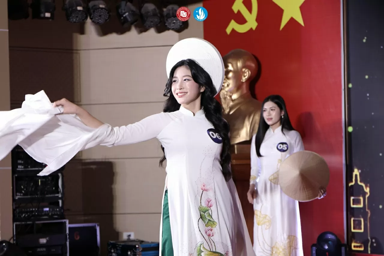 Rực rỡ nét đẹp và tài năng trong vòng khi sơ khảo Duyên dáng Ngoại thương Rực rỡ nét đẹp và tài năng trong vòng khi sơ khảo Duyên dáng Ngoại thương