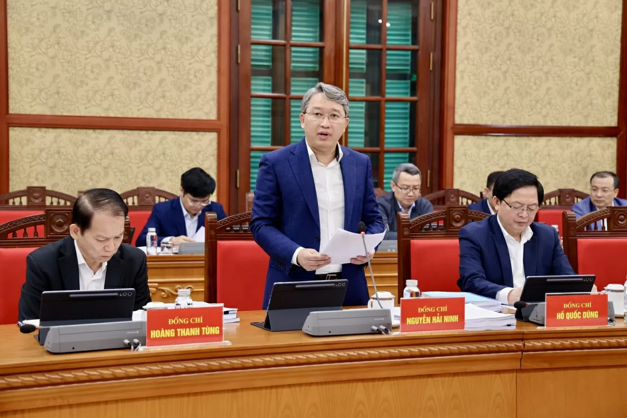 Đồng chí Nguyễn Hải Ninh, Ủy viên Trung ương Đảng, Bộ trưởng Bộ Tư pháp, Ủy viên Thường trực Ban Chỉ đạo phát biểu tại Phiên họp - Ảnh/Lan Anh