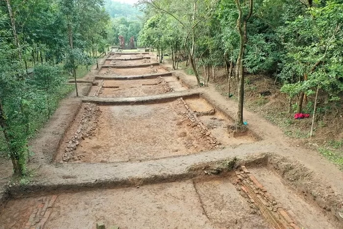 Phát hiện 'con đường thiêng' ở Khu di sản văn hóa thế giới Mỹ Sơn Phát hiện con đường thiêng ở Khu di sản văn hóa thế giới Mỹ Sơn