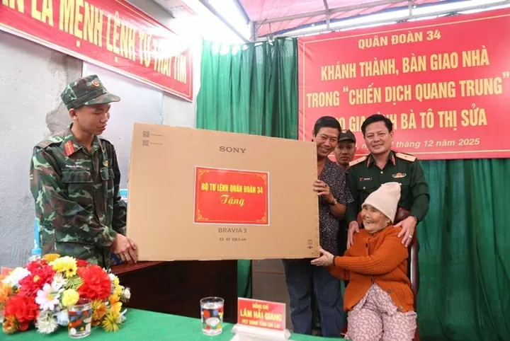 Bàn giao căn nhà đầu tiên trong 'Chiến dịch Quang Trung' tại tỉnh Gia Lai