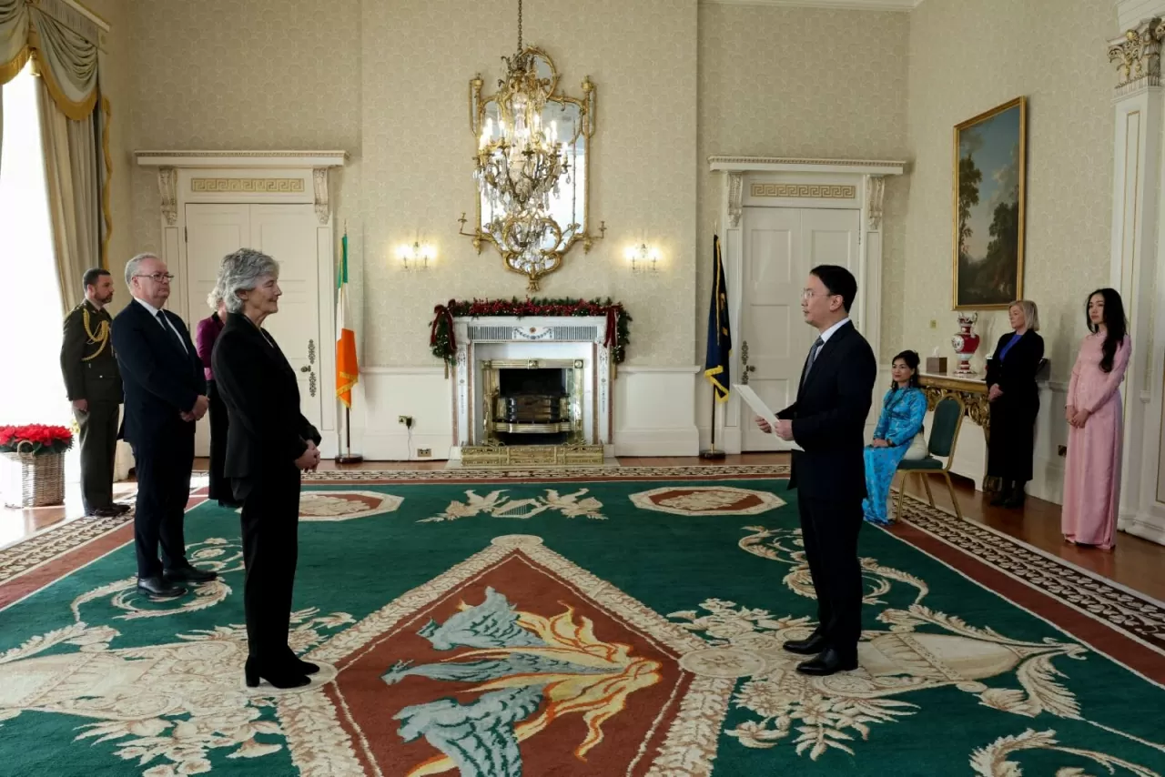 Đại sứ Phạm Toàn Thắng trình Thư ủy nhiệm lên Tổng thống Ireland