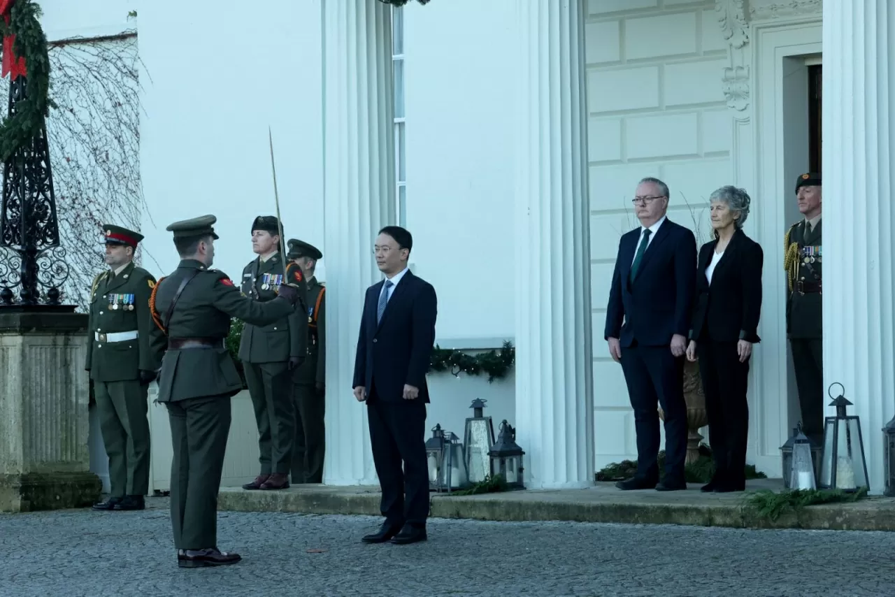 Đại sứ Phạm Toàn Thắng trình Thư ủy nhiệm lên Tổng thống Ireland