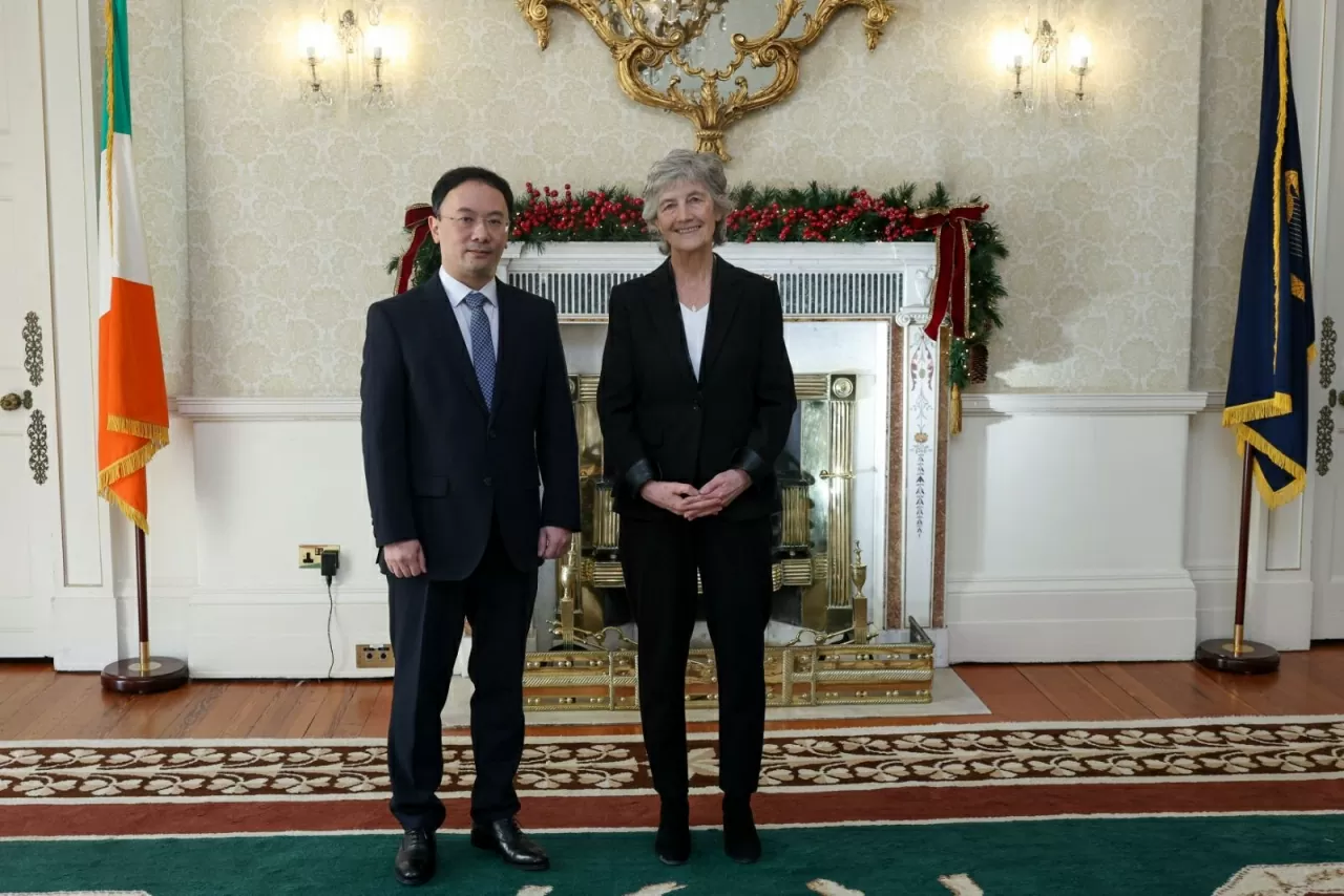 Đại sứ Phạm Toàn Thắng trình Thư ủy nhiệm lên Tổng thống Ireland