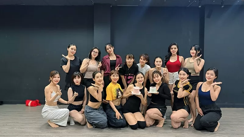 Hồng Minh - người giúp phụ nữ tìm lại chính mình qua từng điệu nhảy Hồng Minh - người giúp phụ nữ tìm lại chính mình qua từng điệu nhảy
