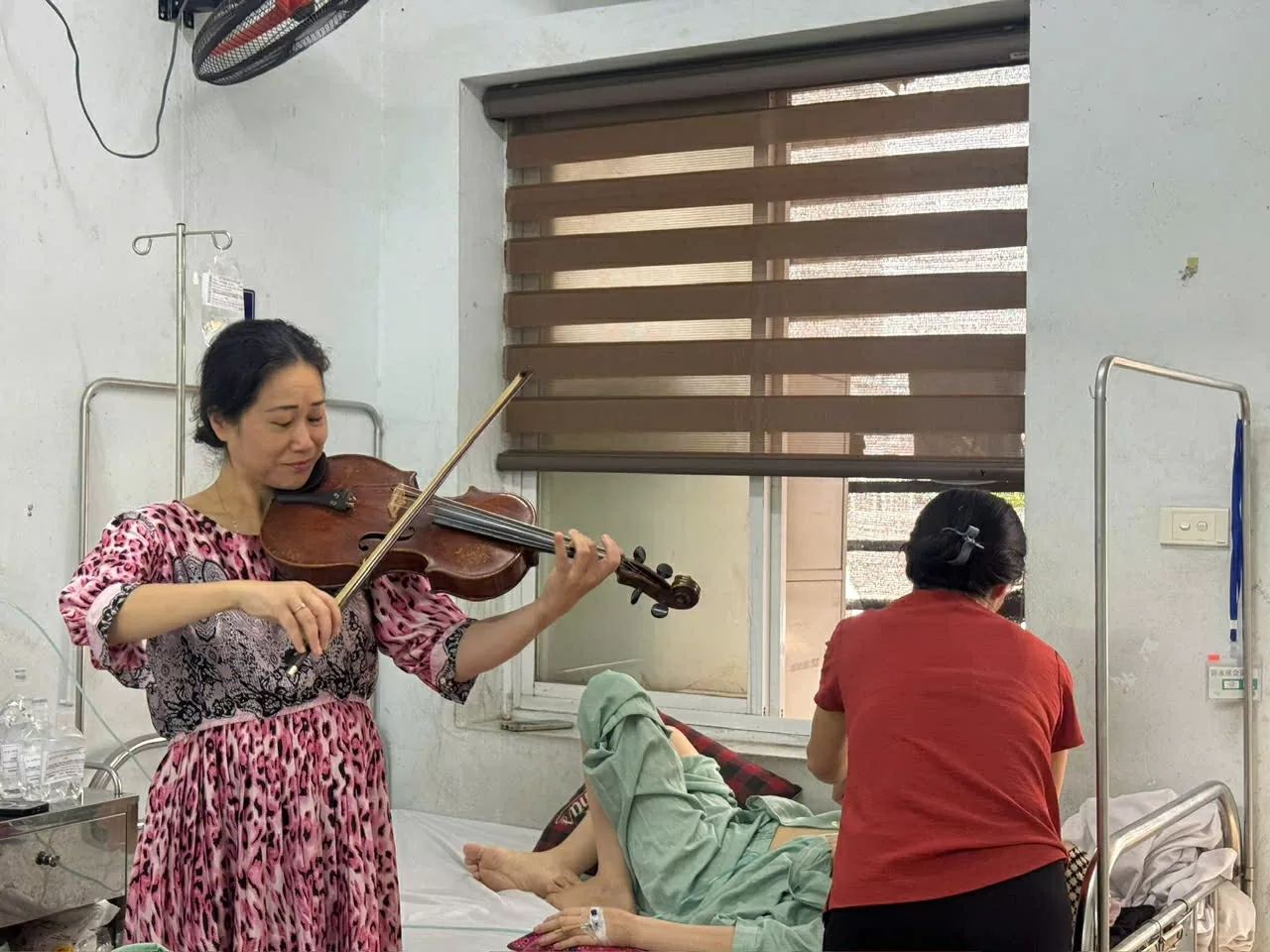 Nghệ sĩ viola quốc tế Nguyệt Thu mang tiếng đàn lan tỏa yêu thương