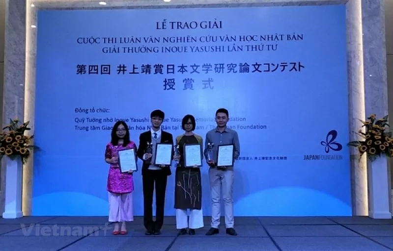 Vinh danh các thành tựu nghiên cứu văn học Nhật Bản tại Việt Nam Vinh danh các thành tựu nghiên cứu văn học Nhật Bản tại Việt Nam