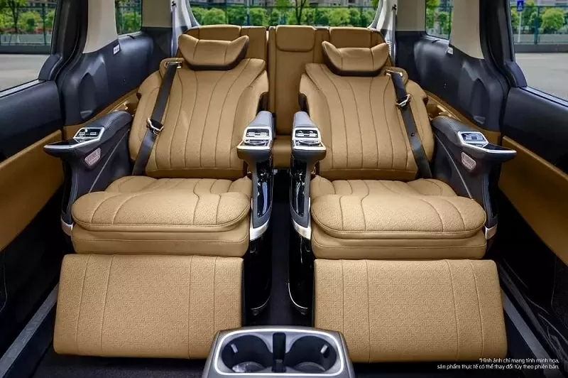 Tùy chọn hàng ghế thứ 2 trên Carnival Hybrid Premium. 