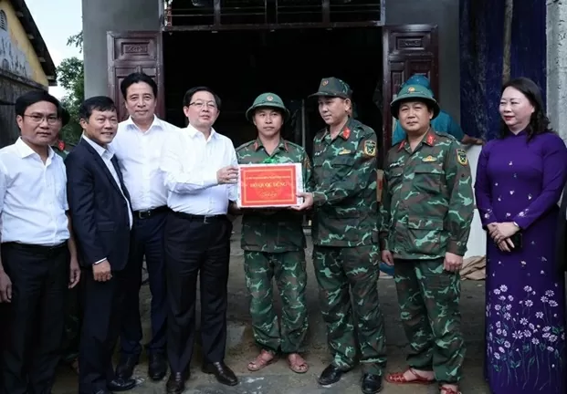 Phó Thủ tướng Hồ Quốc Dũng kiểm tra tình hình triển khai Chiến dịch Quang Trung tại thành phố Huế