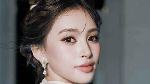 Nhan sắc thăng hạng của Hoa hậu Trần Tiểu Vy