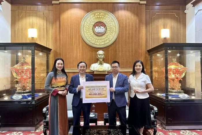 Kiều bào Pháp, Ba Lan, Hàn Quốc ủng hộ đồng bào trong nước khắc phục hậu quả mưa bão Kiều bào Pháp, Ba Lan, Hàn Quốc ủng hộ đồng bào trong nước khắc phục hậu quả mưa bão