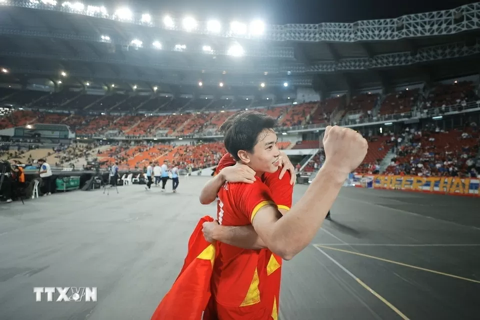 Các cầu thủ U22 Việt Nam hân hoan trong niềm vui chiến thắng. 