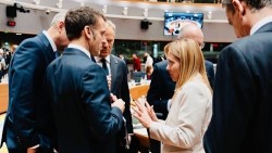 Các nhà lãnh đạo EU trấn an nhau vì chọn cách cùng vay nợ để hỗ trợ Ukraine, số phận tài sản Nga bị phong tỏa ra sao?