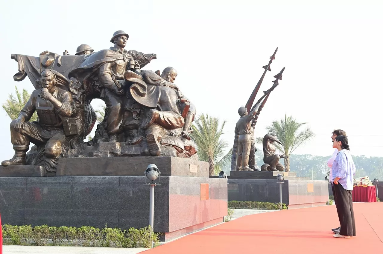 Khánh thành Khu biểu tượng tình đoàn kết, hữu nghị quốc tế tại Bảo tàng Lịch sử quân sự Việt Nam