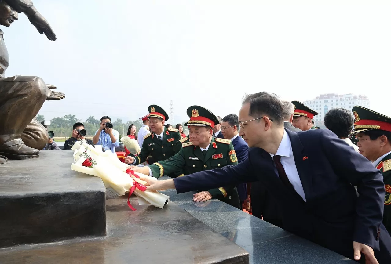 Khánh thành Khu biểu tượng tình đoàn kết, hữu nghị quốc tế tại Bảo tàng Lịch sử quân sự Việt Nam