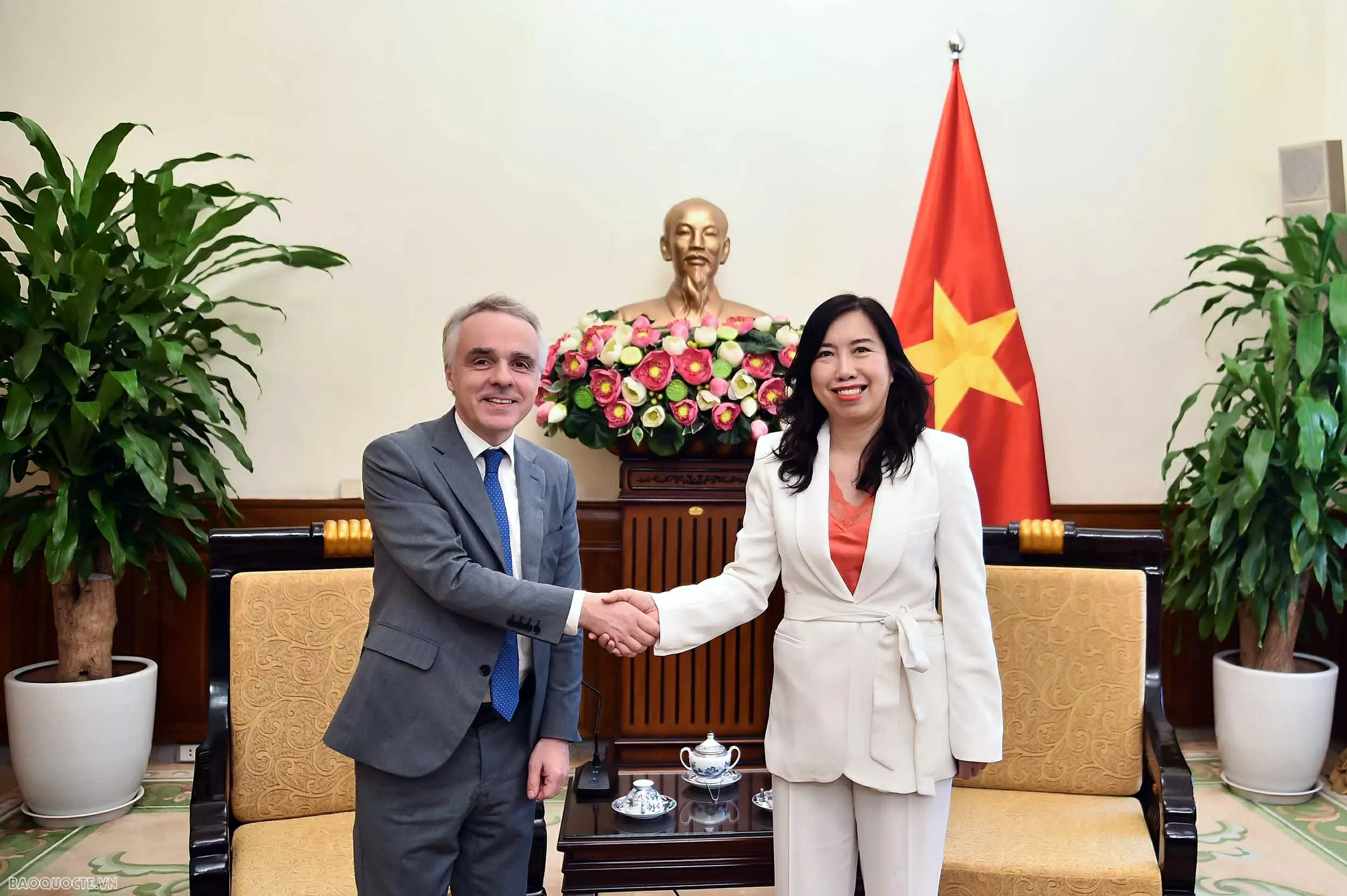 Thứ trưởng Lê Thị Thu Hằng tiếp Vụ trưởng Vụ Á - Úc, Bộ Ngoại giao Pháp