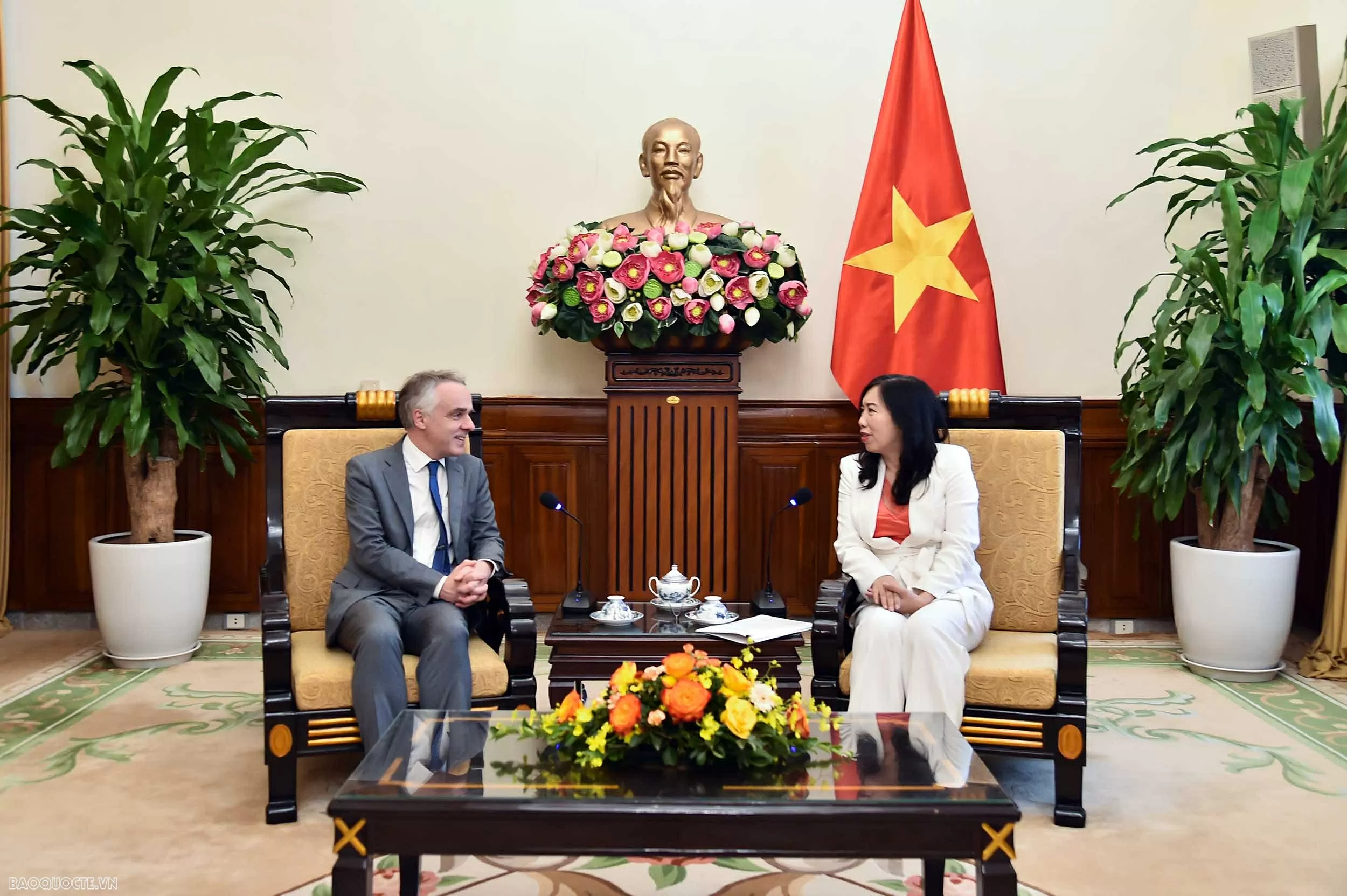 Thứ trưởng Lê Thị Thu Hằng tiếp Vụ trưởng Vụ Á - Úc, Bộ Ngoại giao Pháp