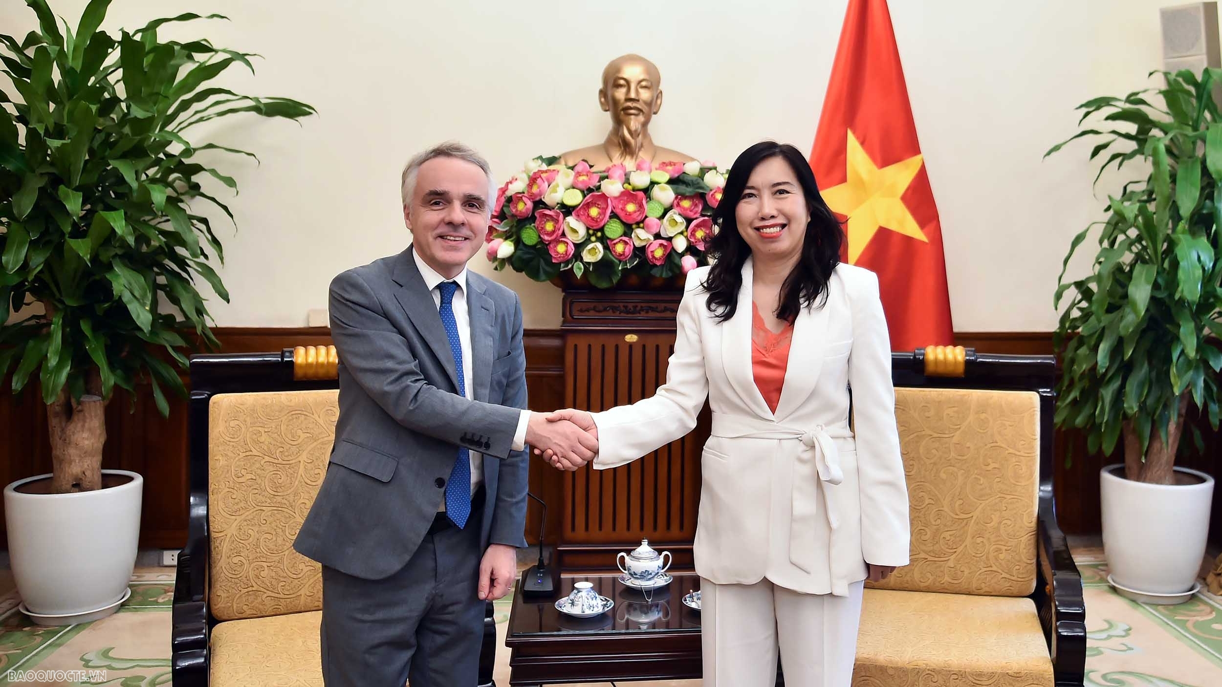 Thứ trưởng Lê Thị Thu Hằng tiếp Vụ trưởng Vụ Á - Úc, Bộ Ngoại giao Pháp