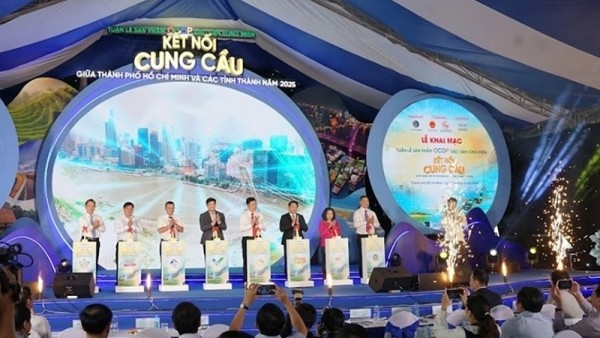 Tuần lễ OCOP và kết nối cung cầu: Đặc sản ba miền, kích cầu mua sắm cuối năm