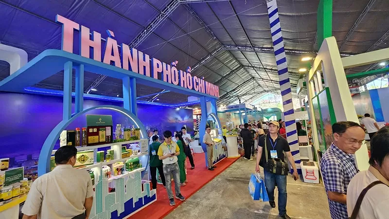 Sự kiện năm nay mang ý nghĩa đặc biệt, mang tính kết nối, hợp tác cấp vùng đầu tiên được tổ chức với quy mô, không gian phát triển mở rộng từ việc hợp nhất địa giới hành chính các địa phương”. Sự kiện năm nay mang ý nghĩa đặc biệt, mang tính kết nối, hợp tác cấp vùng đầu tiên được tổ chức với quy mô, không gian phát triển mở rộng từ việc hợp nhất địa giới hành chính các địa phương”.